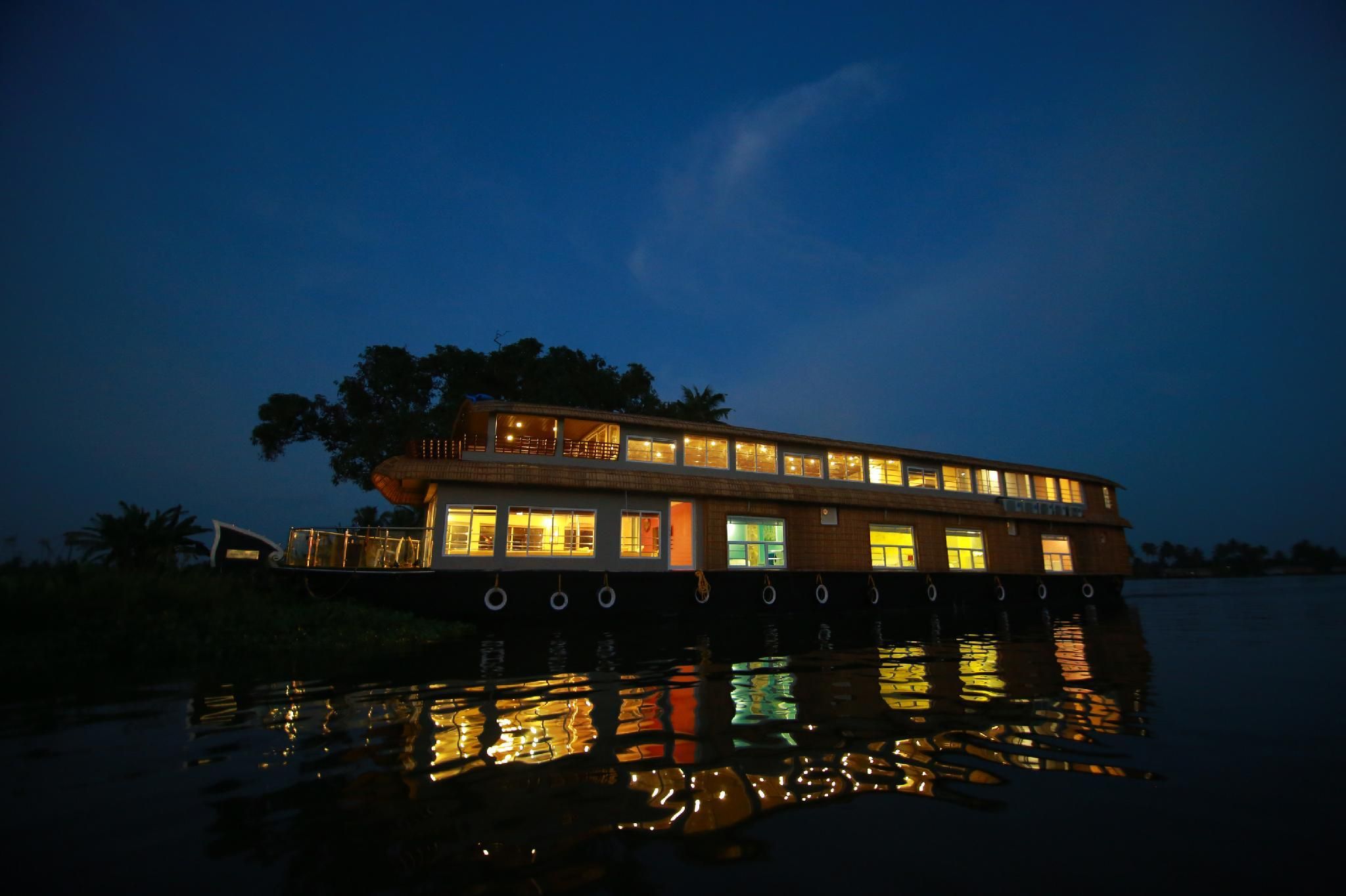 Kerala Luxury Houseboat featured 2