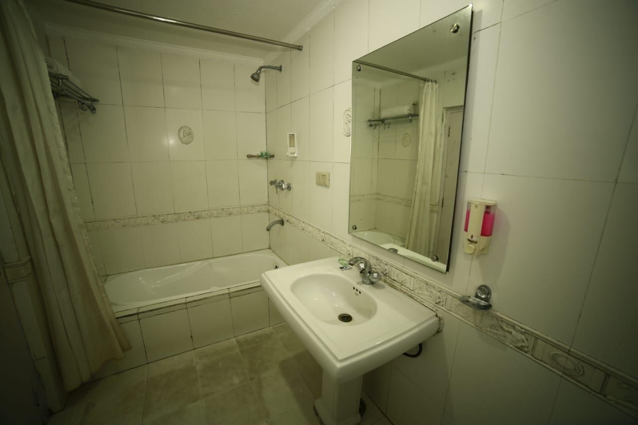 Honeymoon Suite with Bathtub