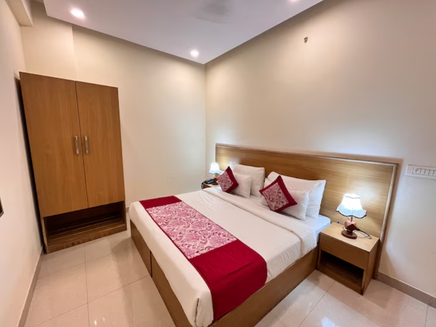 TNCS Corporate Hotel near sector 62 Deluxe Room