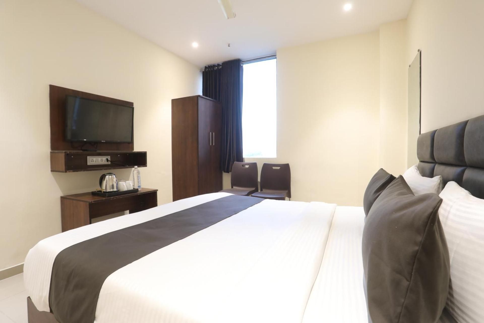 shared lounge/tv area