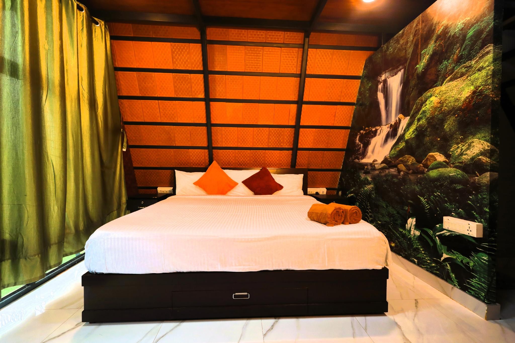 Tower Deluxe Suite
