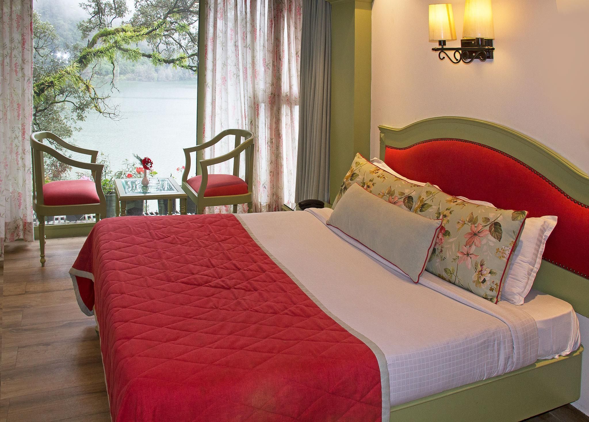 Lakeside Inn Lake view 3