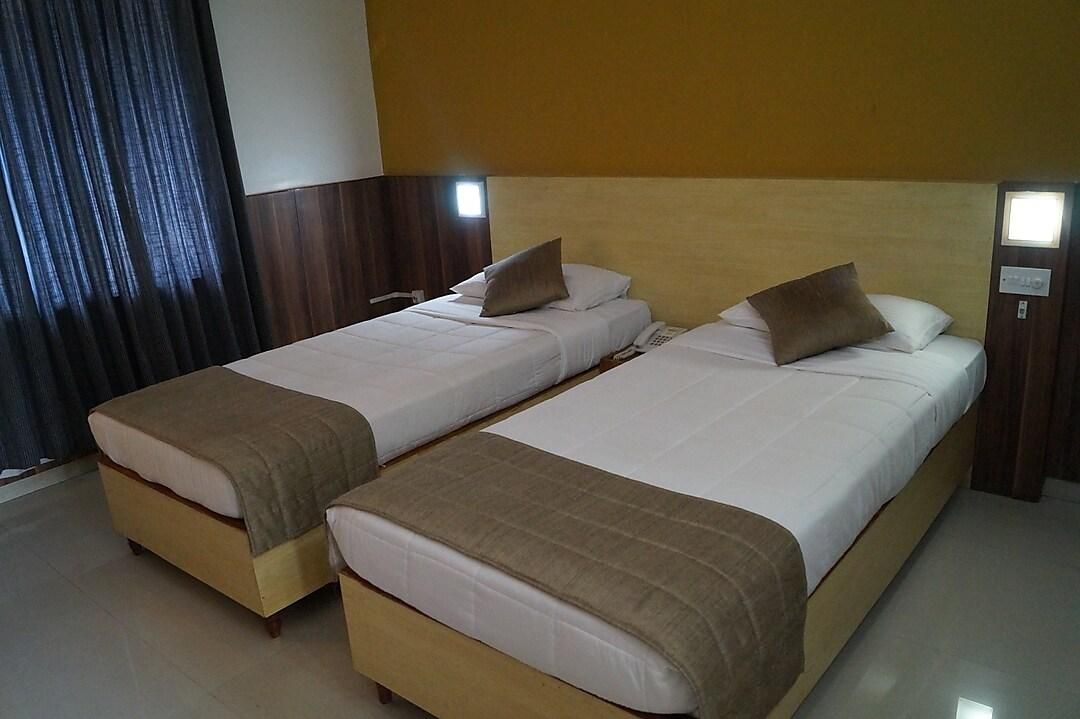 Hotel Badami Court, Badami Deluxe Single Room 2