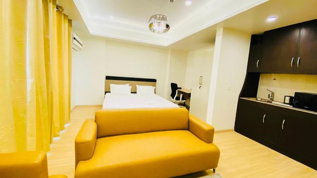 Cosmopolitan By Migrolino Suite Balcony With City View