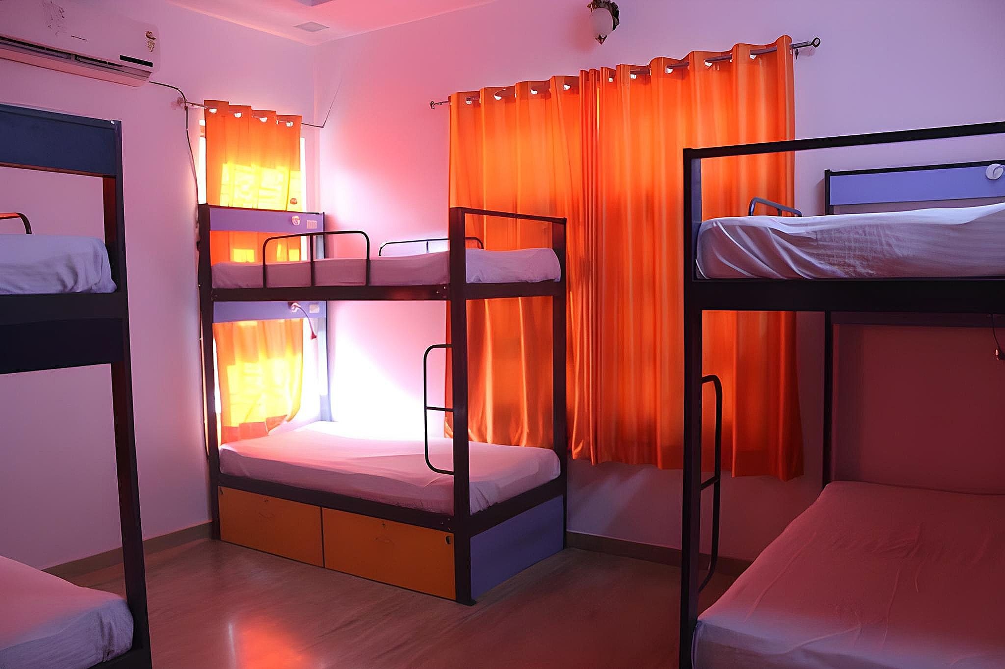 8 Bunk Bed Mixed Dormitory