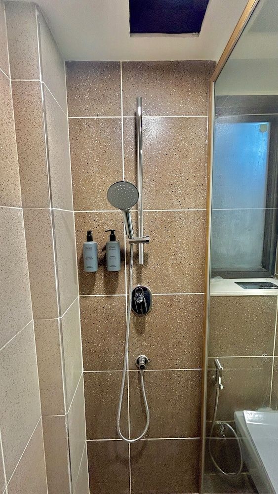 Hotel Limon Near Sector 29, Gurgaon Deluxe Double Room 19