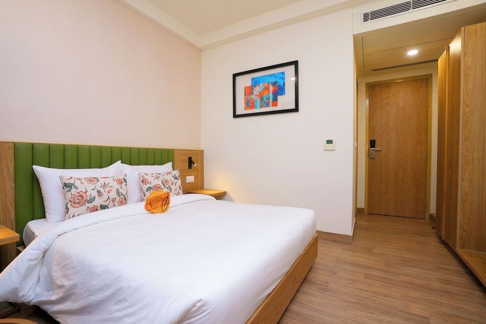 Hotel Limon Near Sector 29, Gurgaon Deluxe Double Room 7