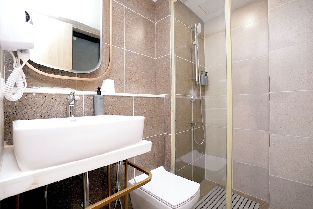 Hotel Limon Near Sector 29, Gurgaon Deluxe Double Room 17