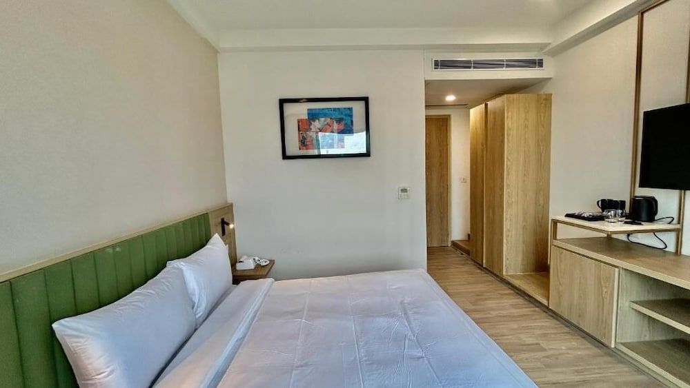 Hotel Limon Near Sector 29, Gurgaon Deluxe Double Room 11