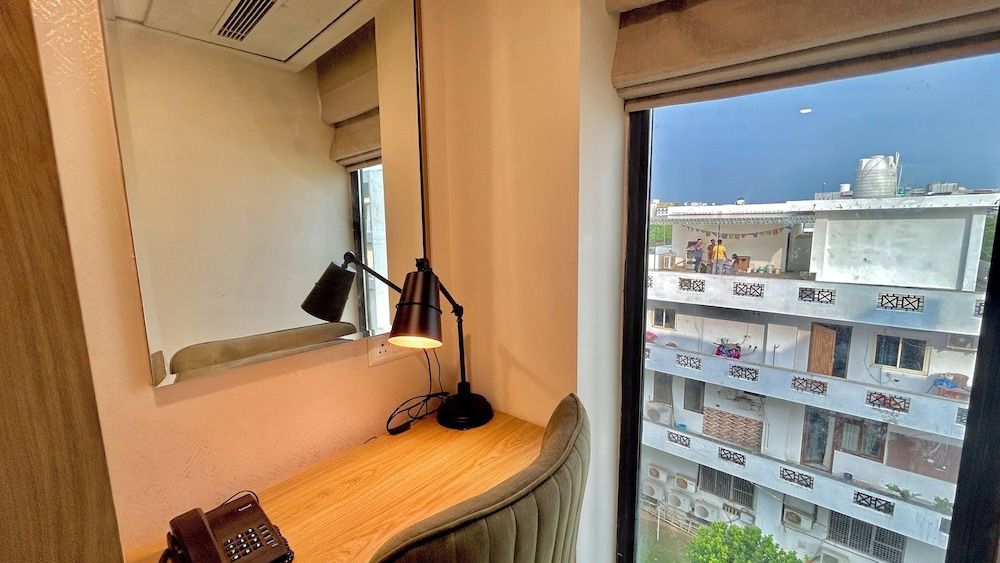 Hotel Limon Near Sector 29, Gurgaon Deluxe Double Room 23