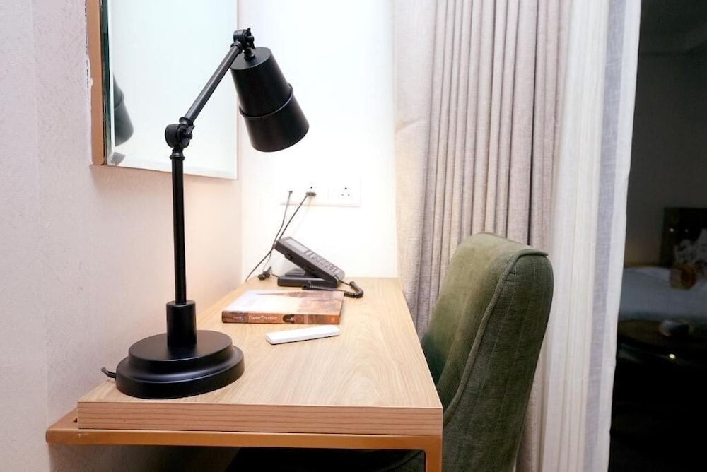 Hotel Limon Near Sector 29, Gurgaon Deluxe Double Room 27