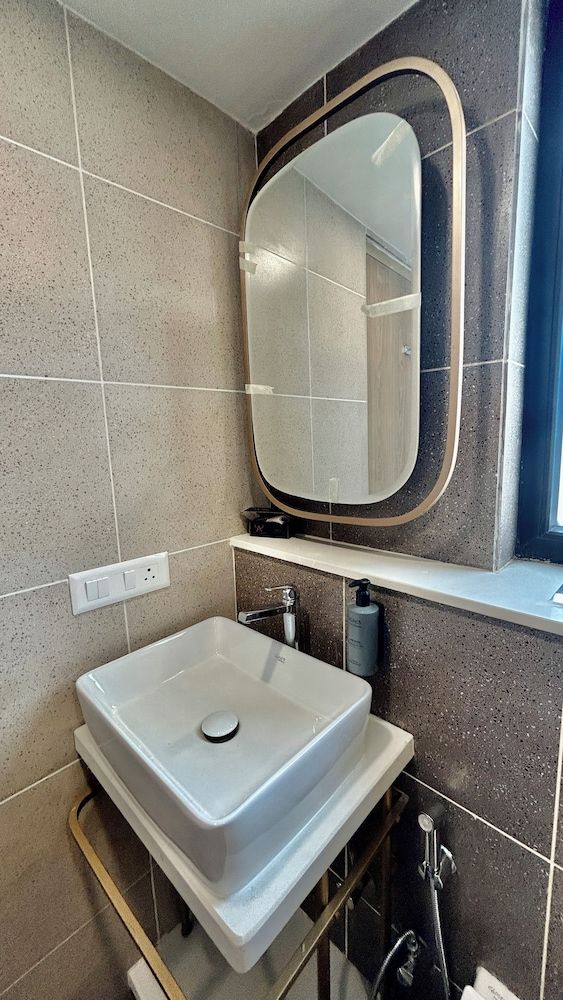 Hotel Limon Near Sector 29, Gurgaon Deluxe Double Room 16