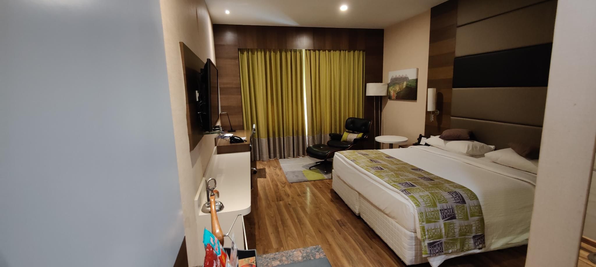 Deluxe Room with King Bed - Non-Smoking