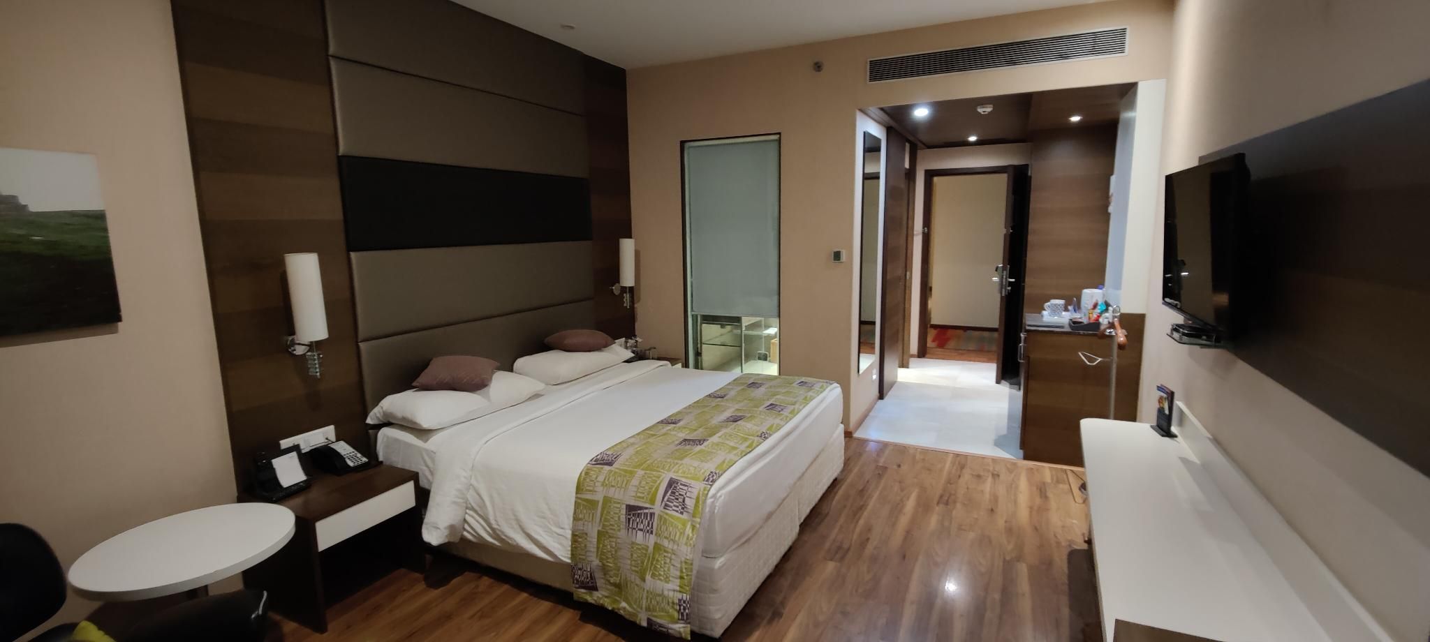 Deluxe Room with King Bed - Non-Smoking