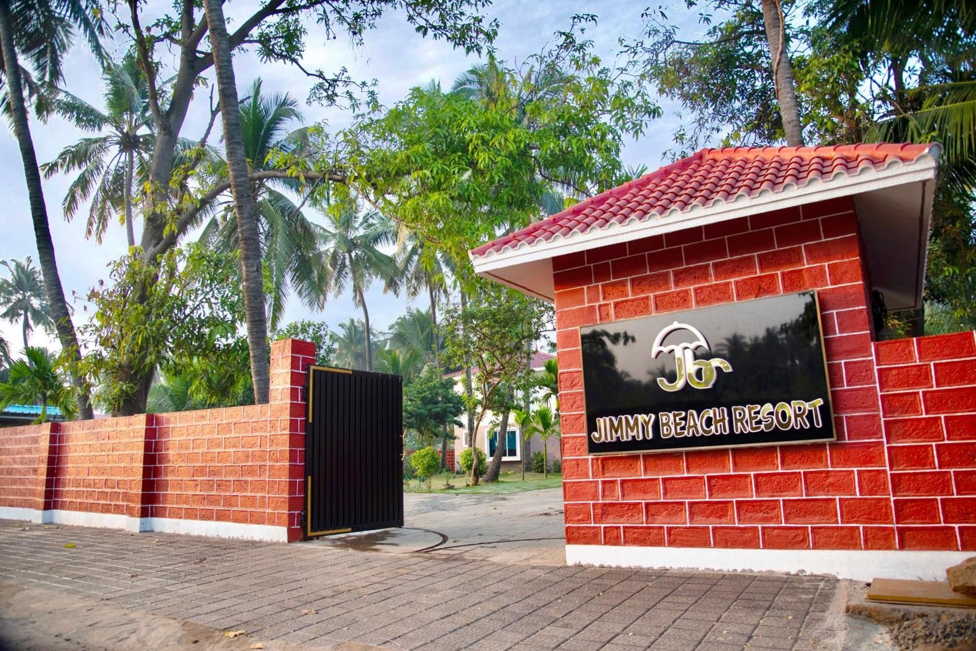 Jimmy Beach Resort entrance 2