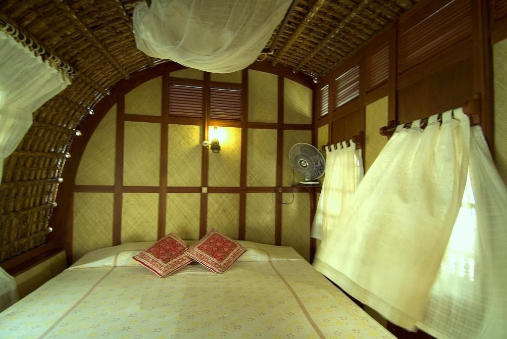 Spice Coast Cruises - CGH Earth One Bed Room