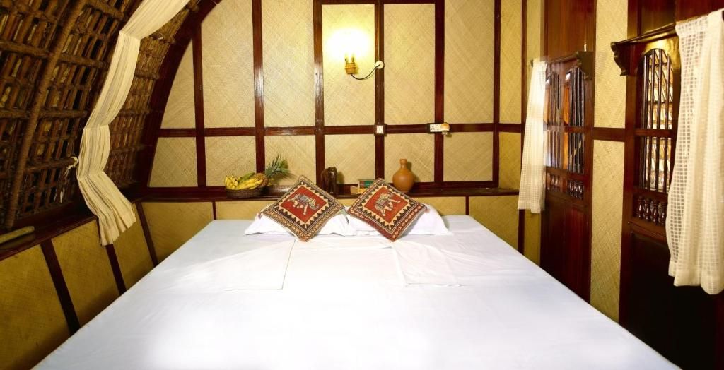 Spice Coast Cruises - CGH Earth One Bed Room 2