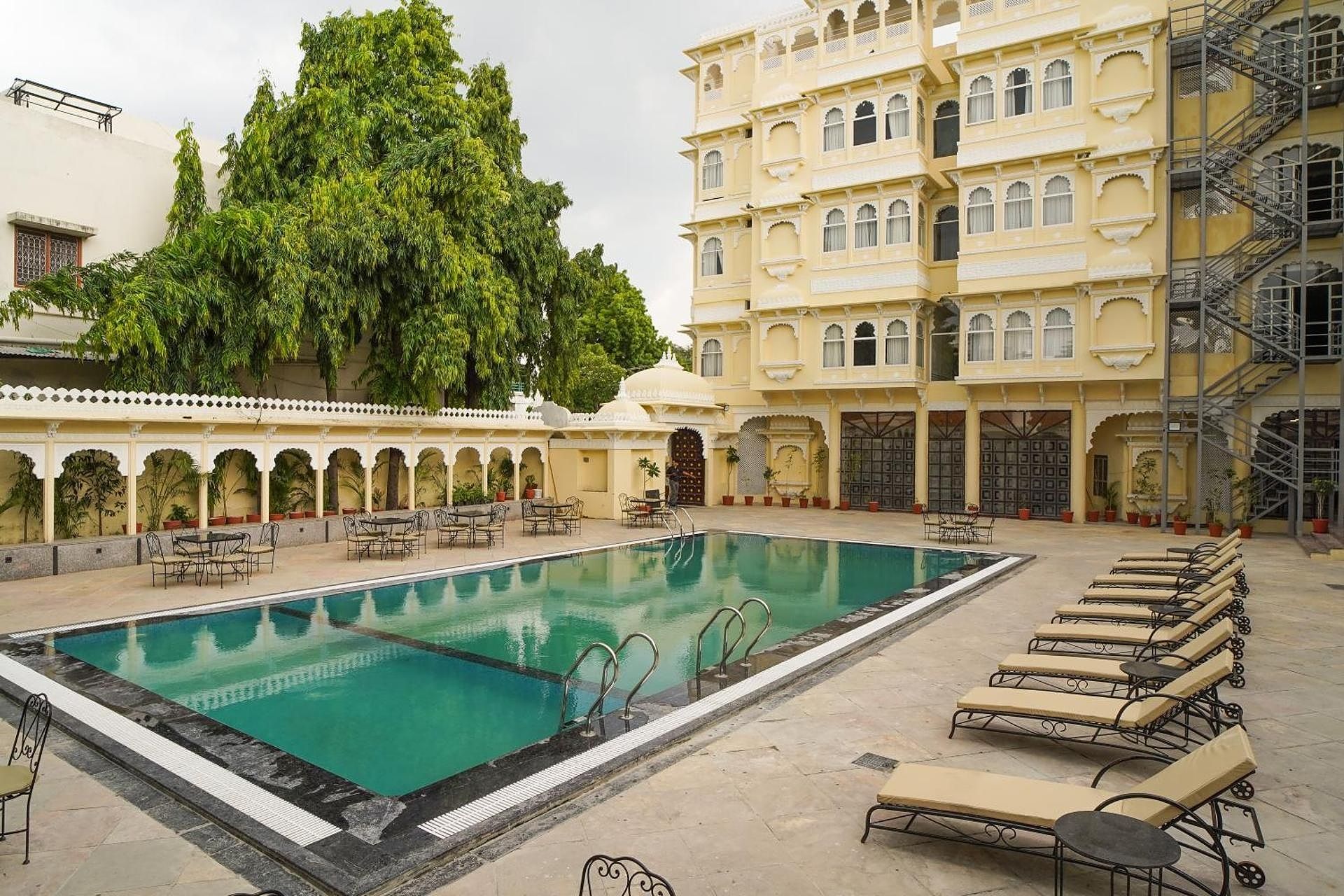 Swimming pool