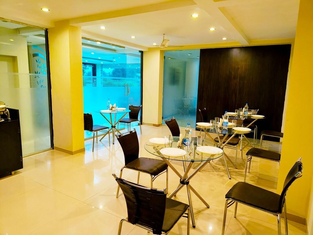 Food & Dining