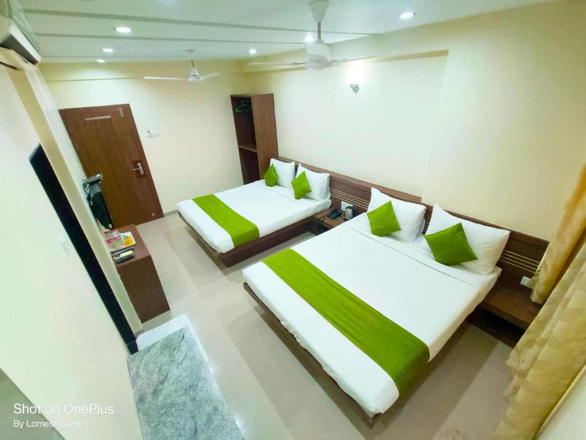 FAMILY ROOM with 02 King Beds