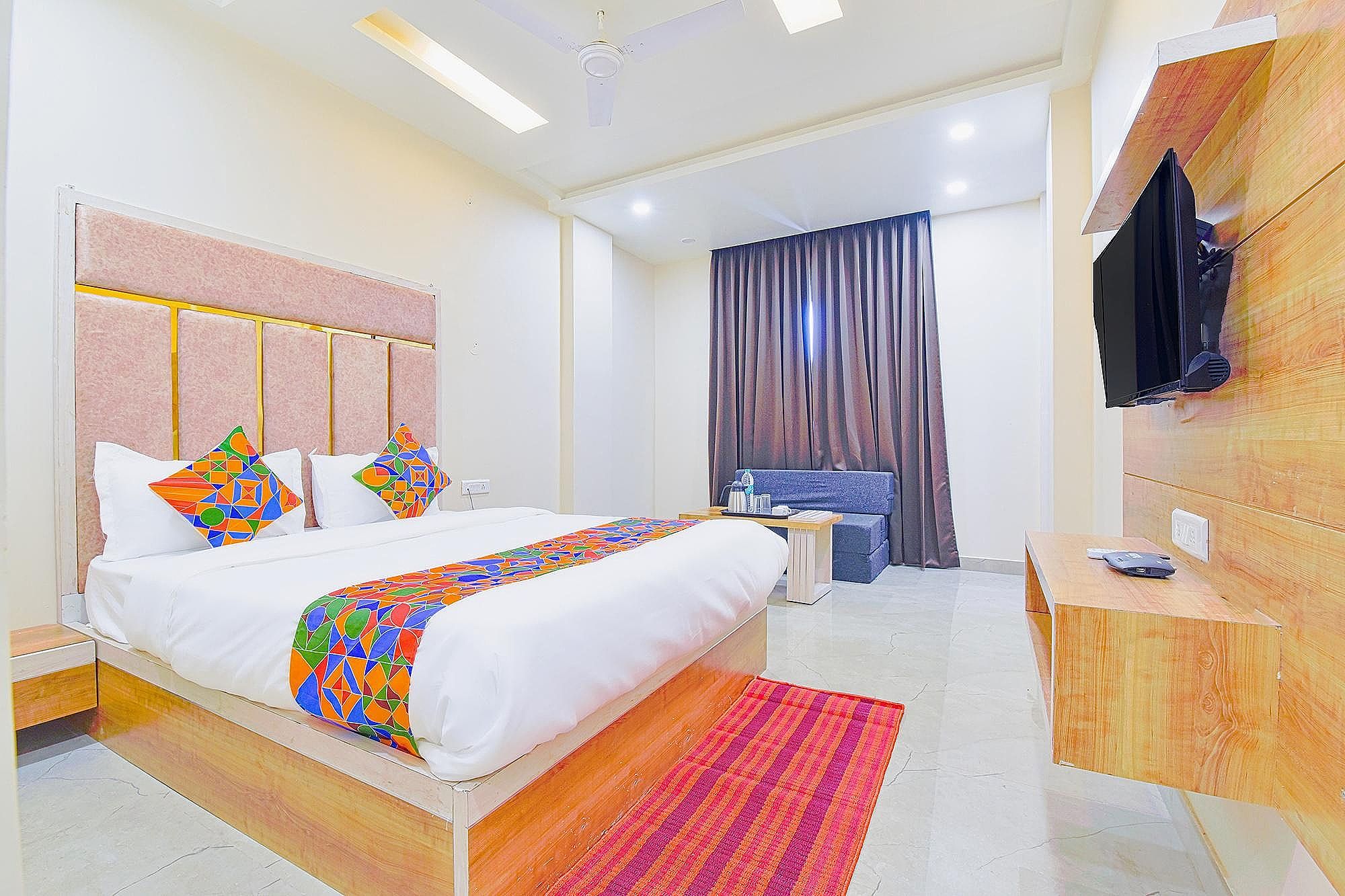 FabHotel Bohra International Deluxe Room 3