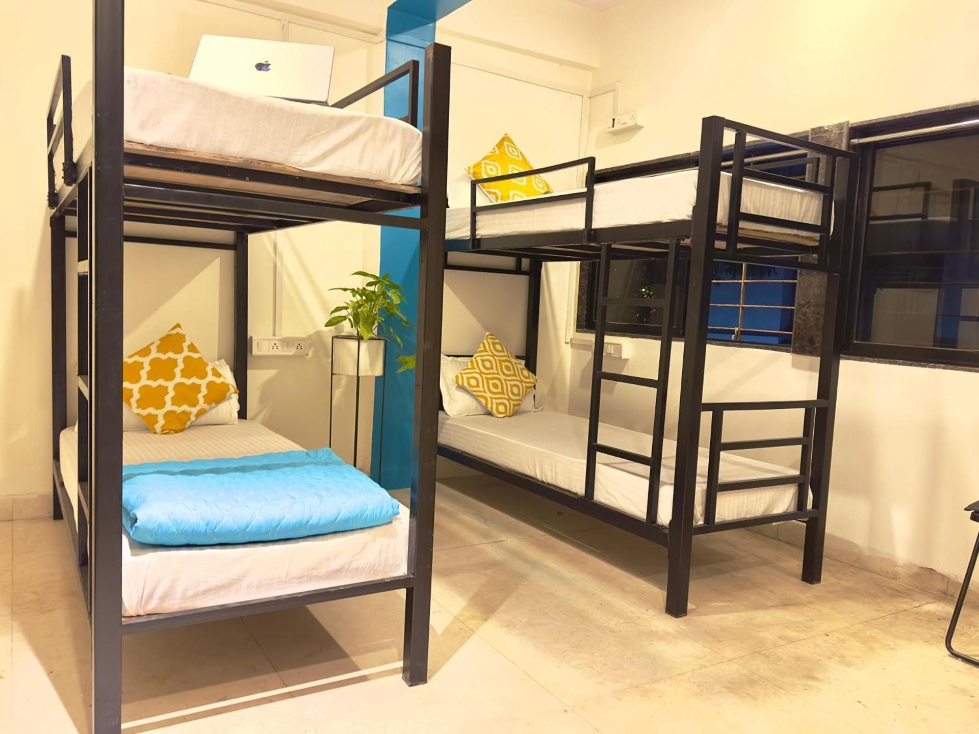 6 Bed Mix Dormitory