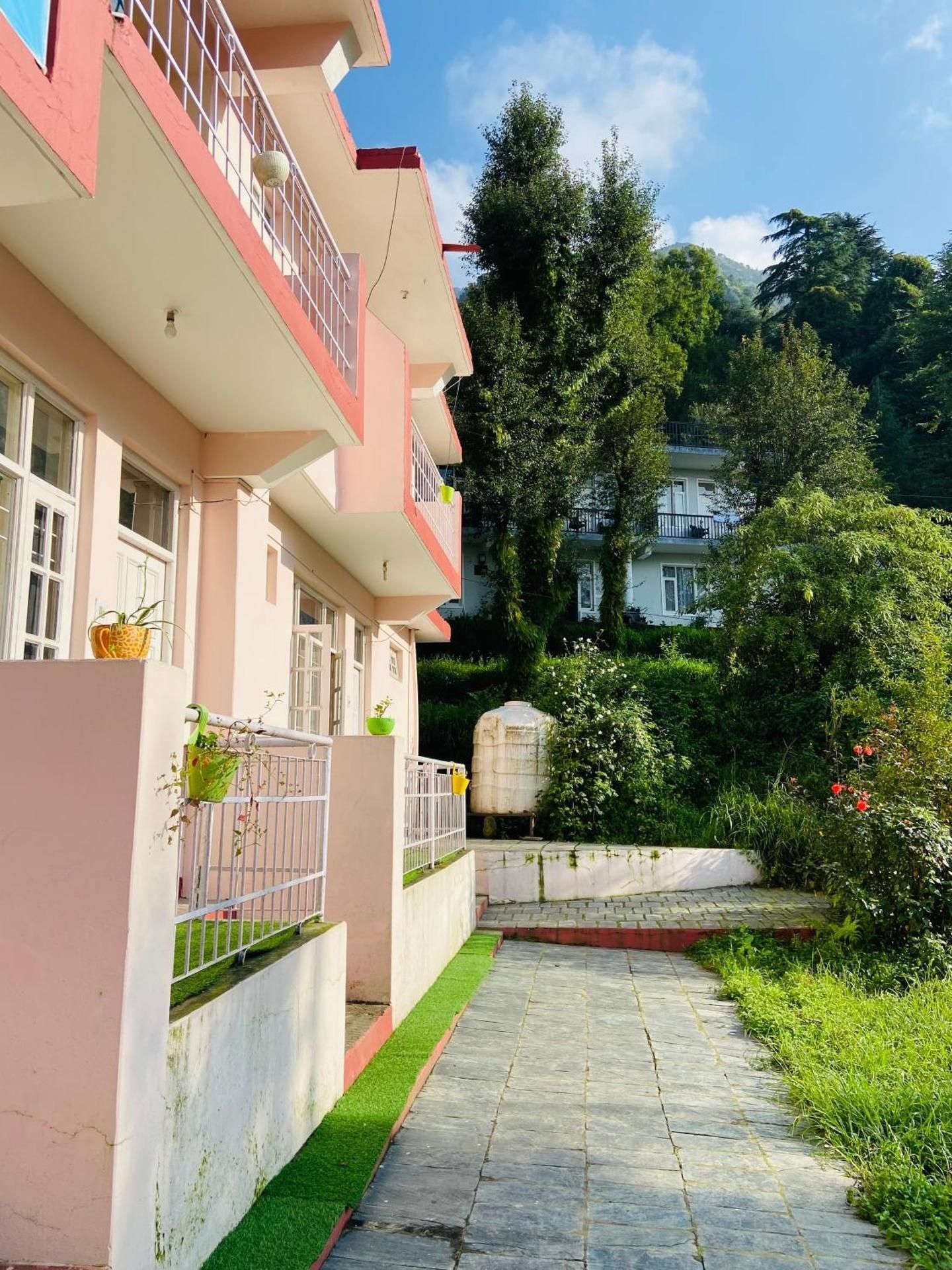 Rahgir Hostel