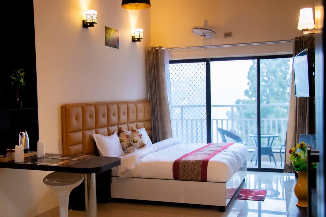 Junior Suite Lake View with Balcony