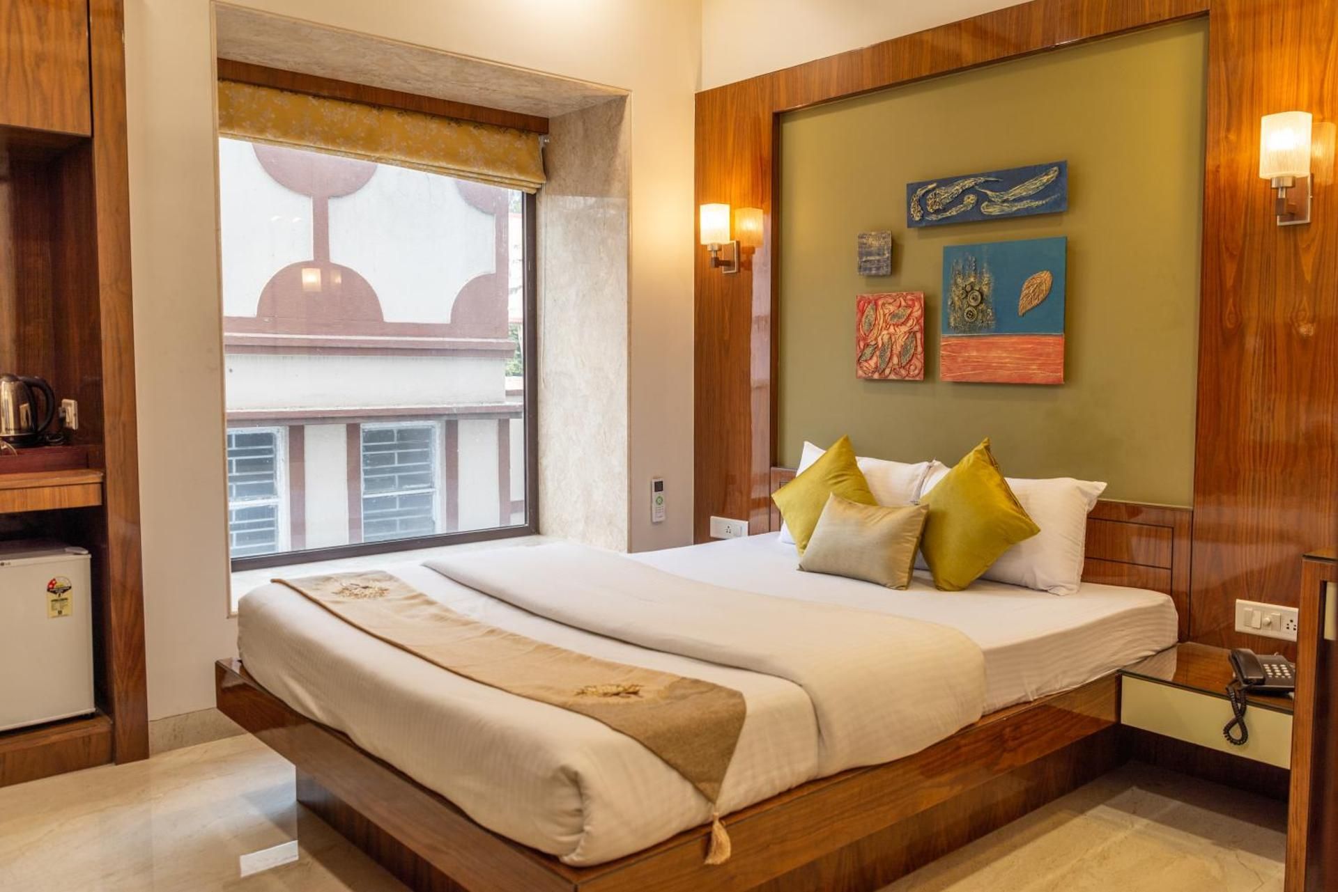 Meraki Inn  Deluxe Double Room for 2 Adults and 1 Child 3