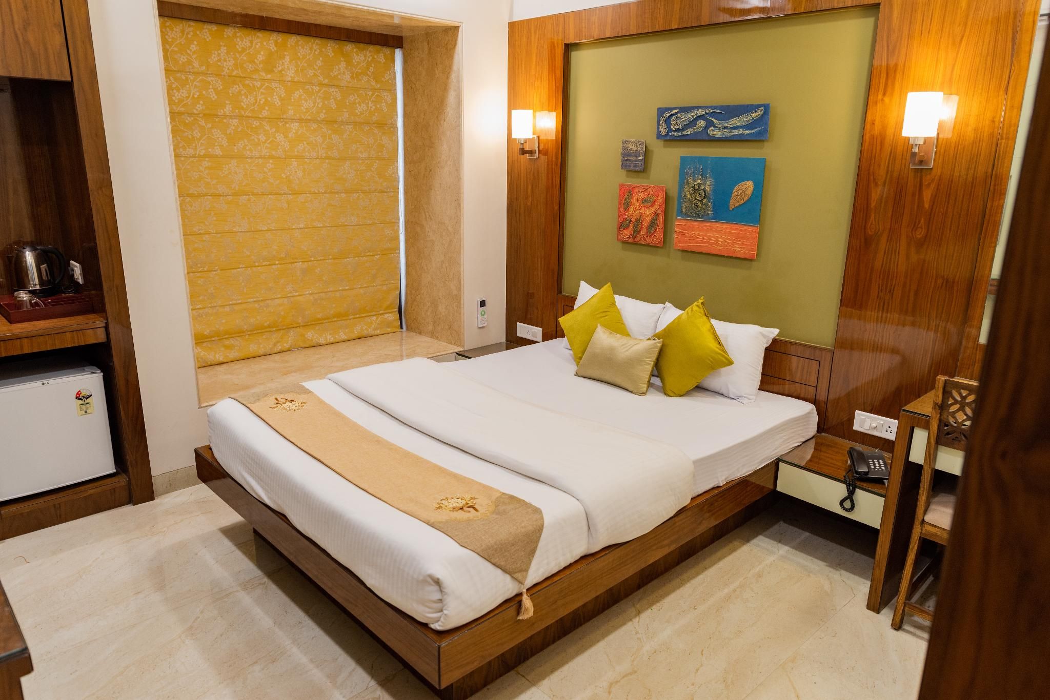 Deluxe Double Room for 2 Adults and 1 Child