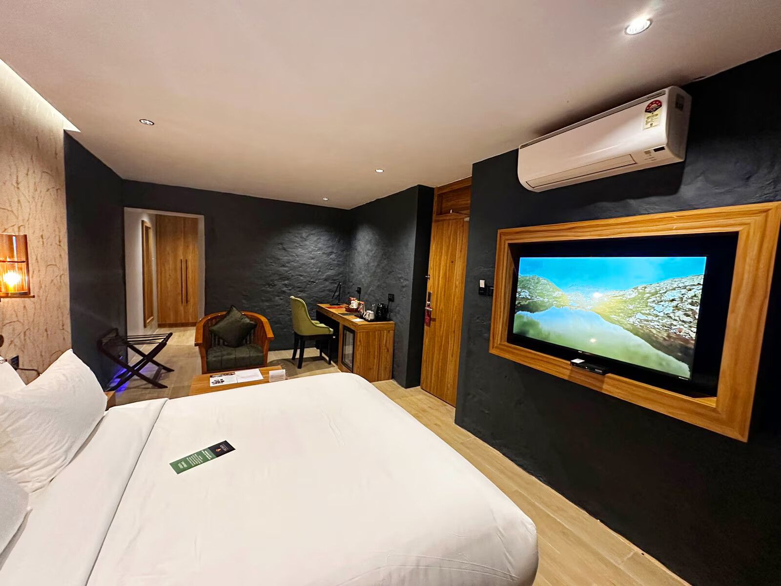 Viceroy Luxury Mountain View Jacuzzi Suite