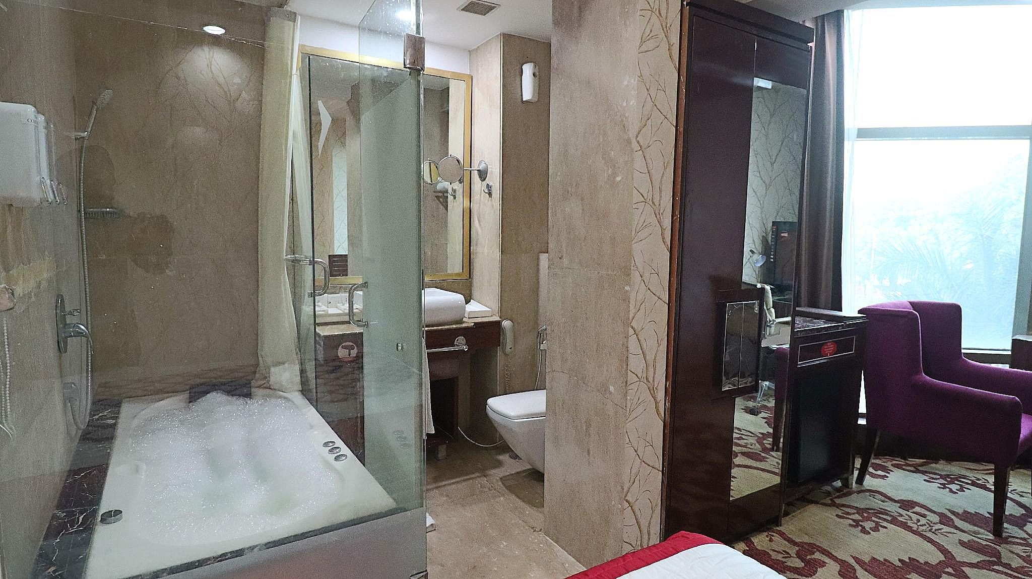 Deluxe Room with Jacuzzi
