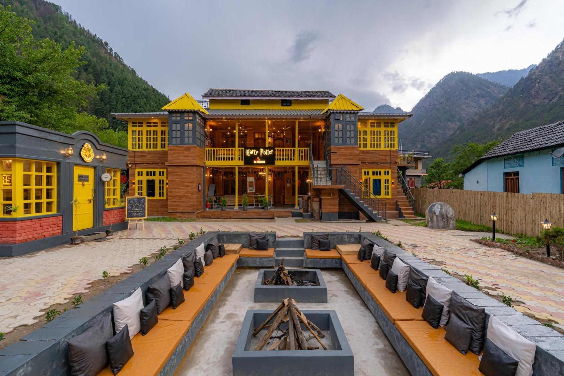 Whoopers Boutique Kasol 