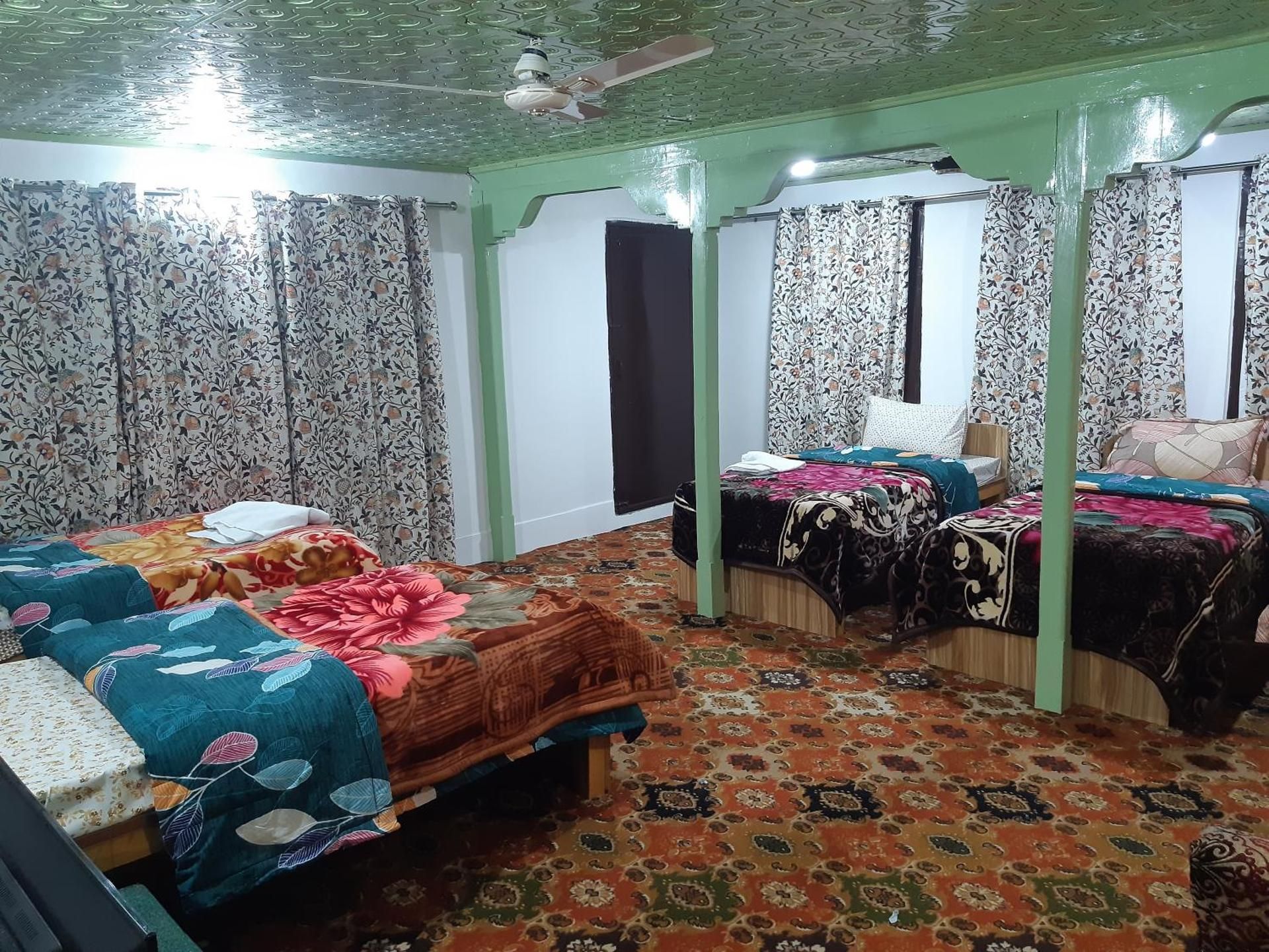 Rose Bowl Guest House/Paying Home Standard Room