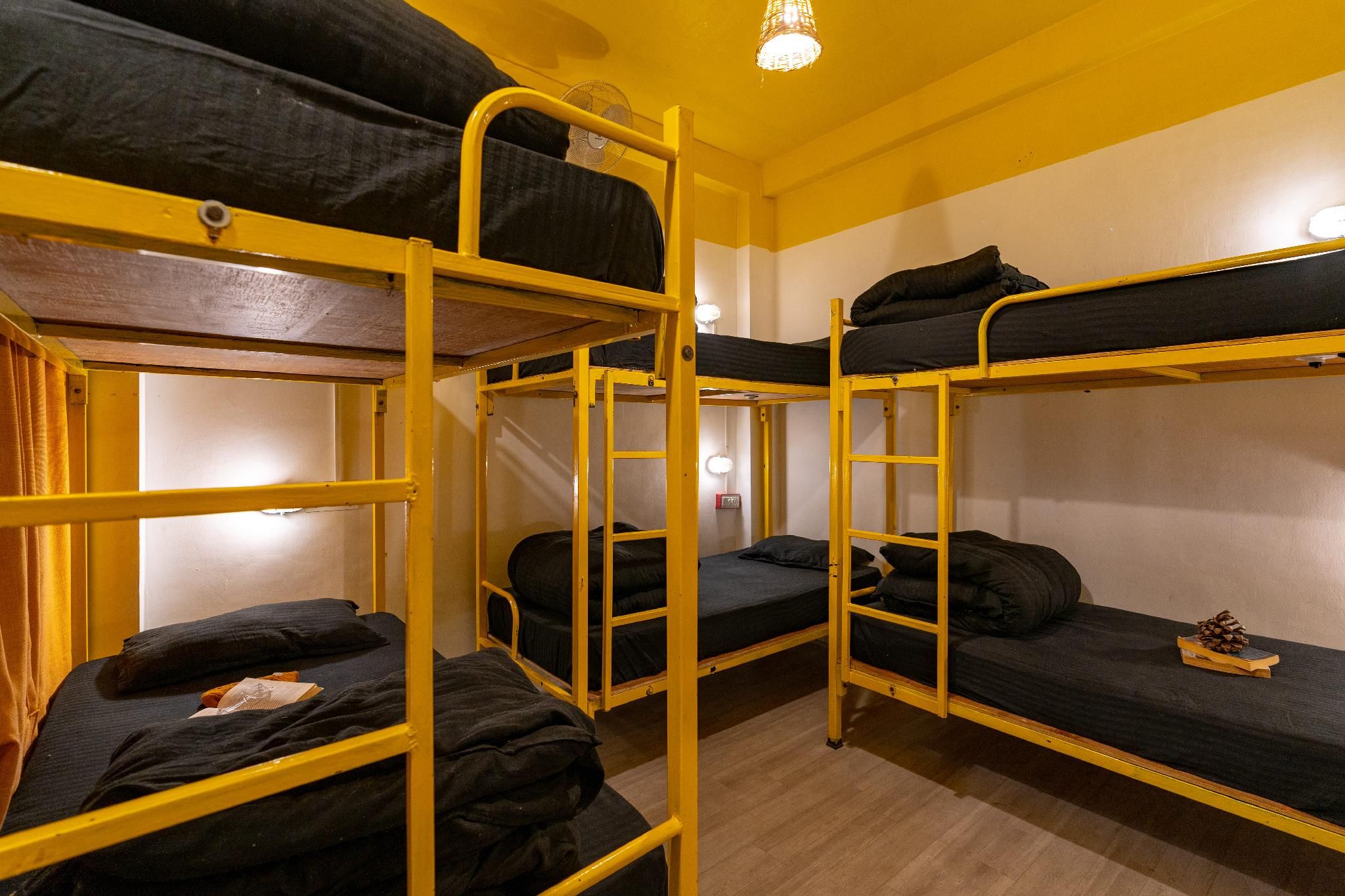 6 Bed Mix Dormitory