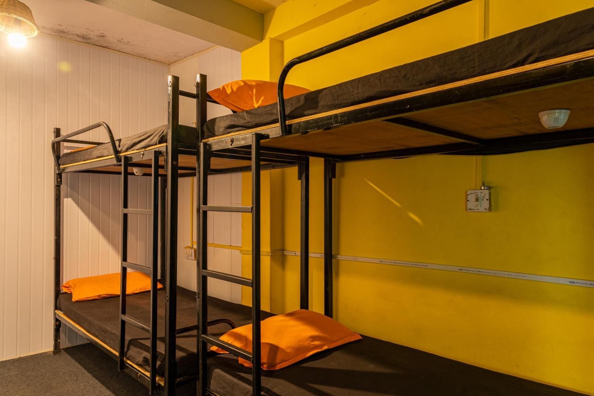 Whoopers Hostel Tosh 1 Person in 10-Bed Dormitory - Mixed 2
