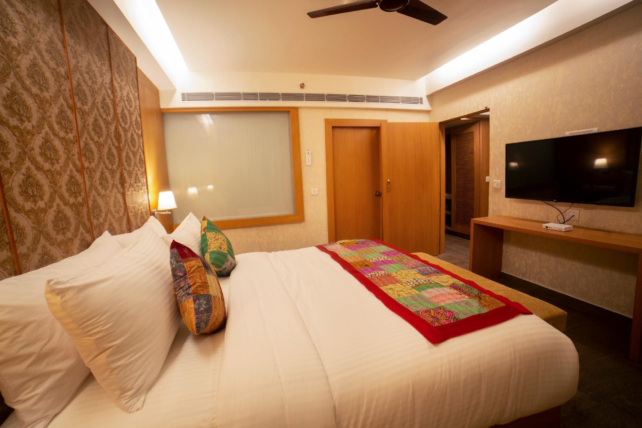 Abhyagama Hotel Superior Room 3