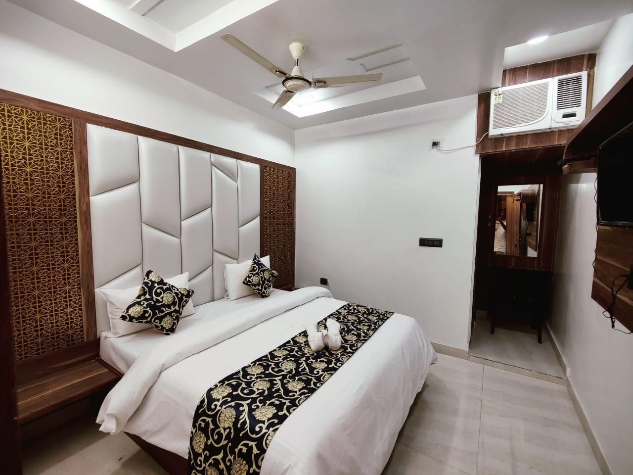 Hotel Royal Vrindavan Super Deluxe Double Bed Room 4