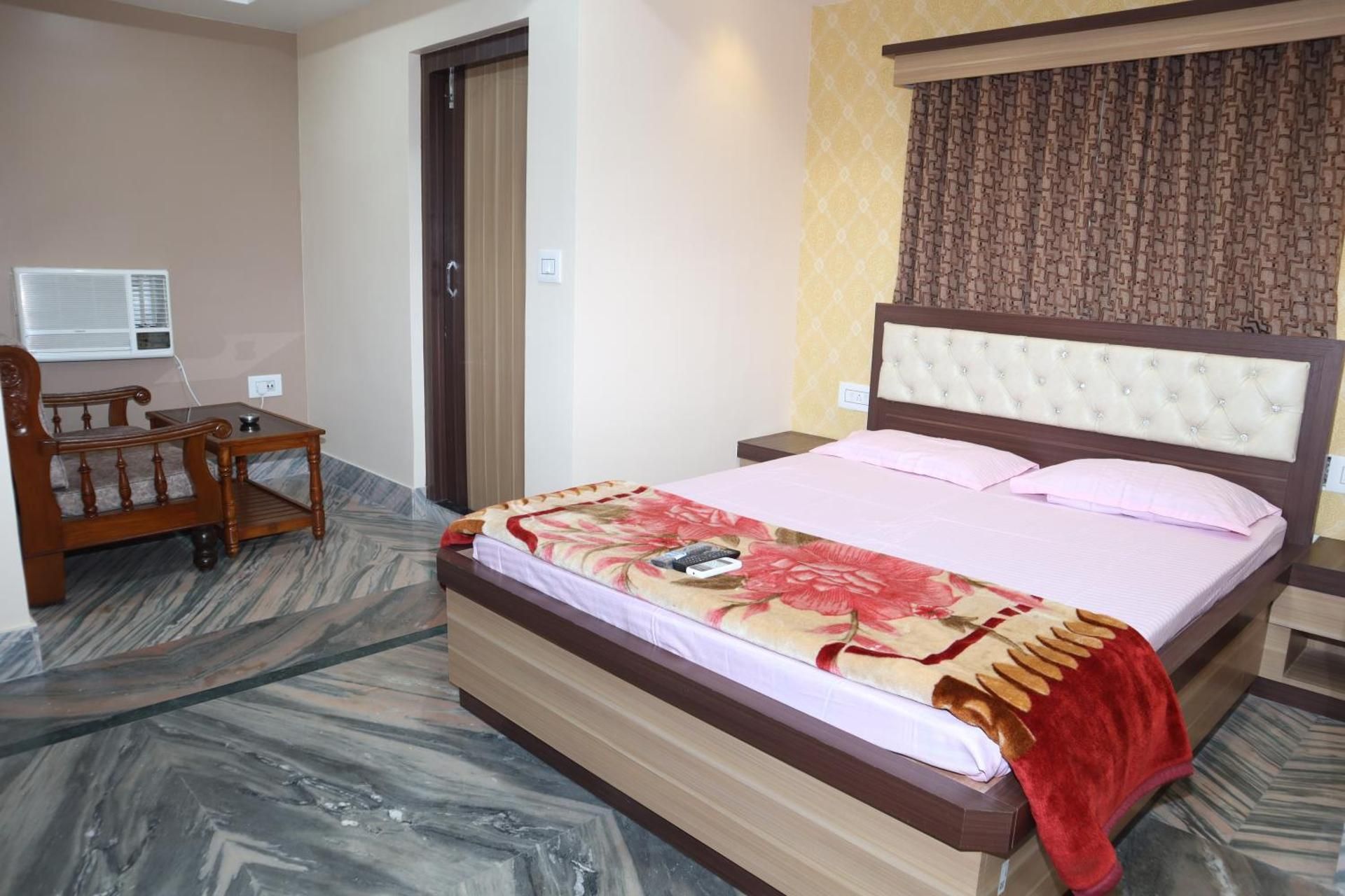 STAYMAKER Hotel Suraj Standard Double Room with Fan 3