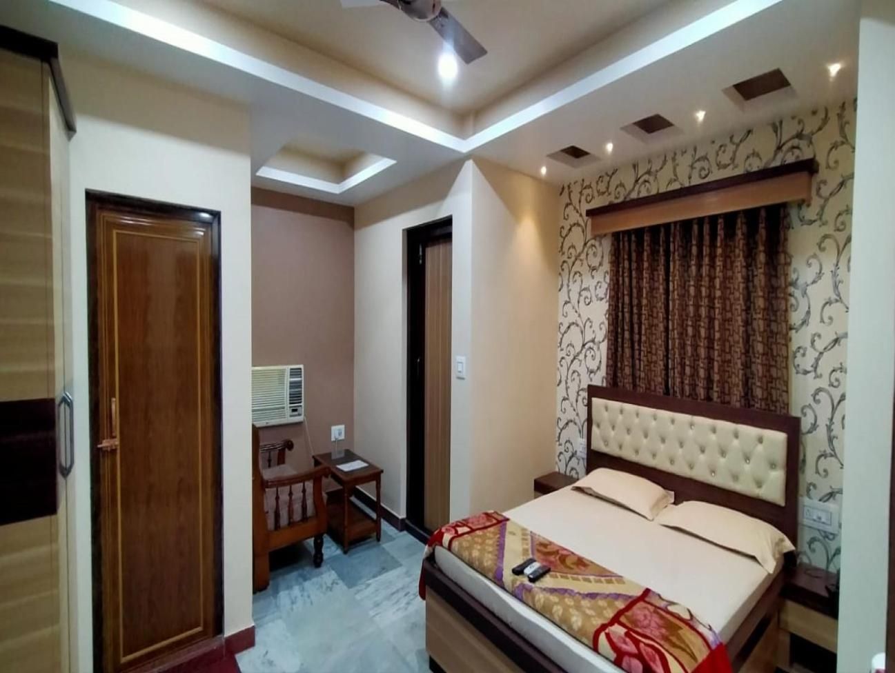 STAYMAKER Hotel Suraj Standard Double Room with Fan 2