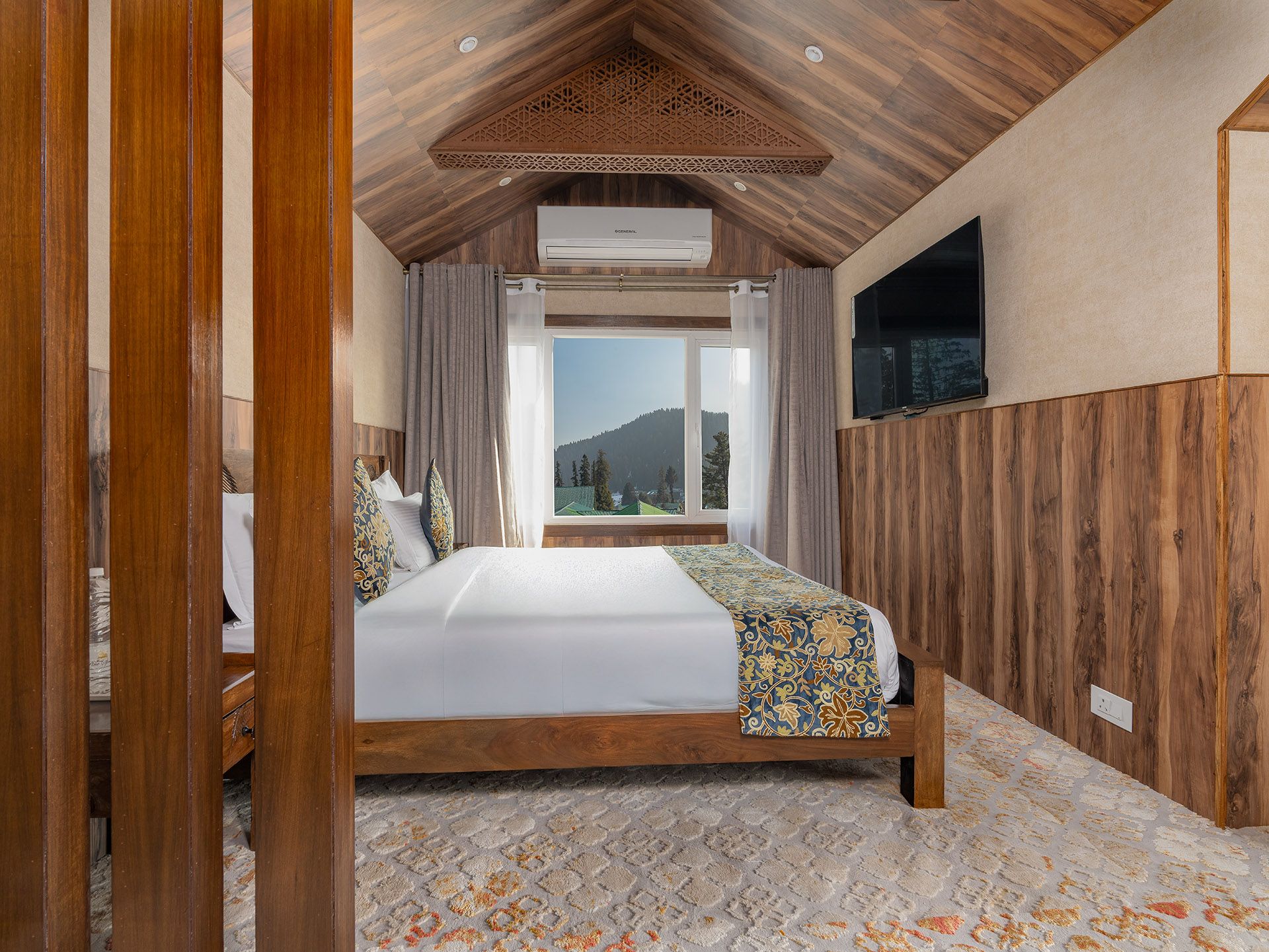 Premium Balcony Room with Mountain View
