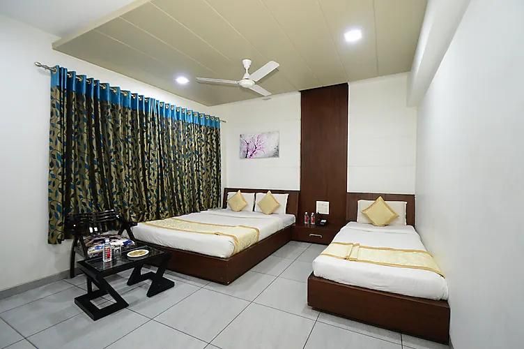 Hotel Shreepriya Deluxe Room 2