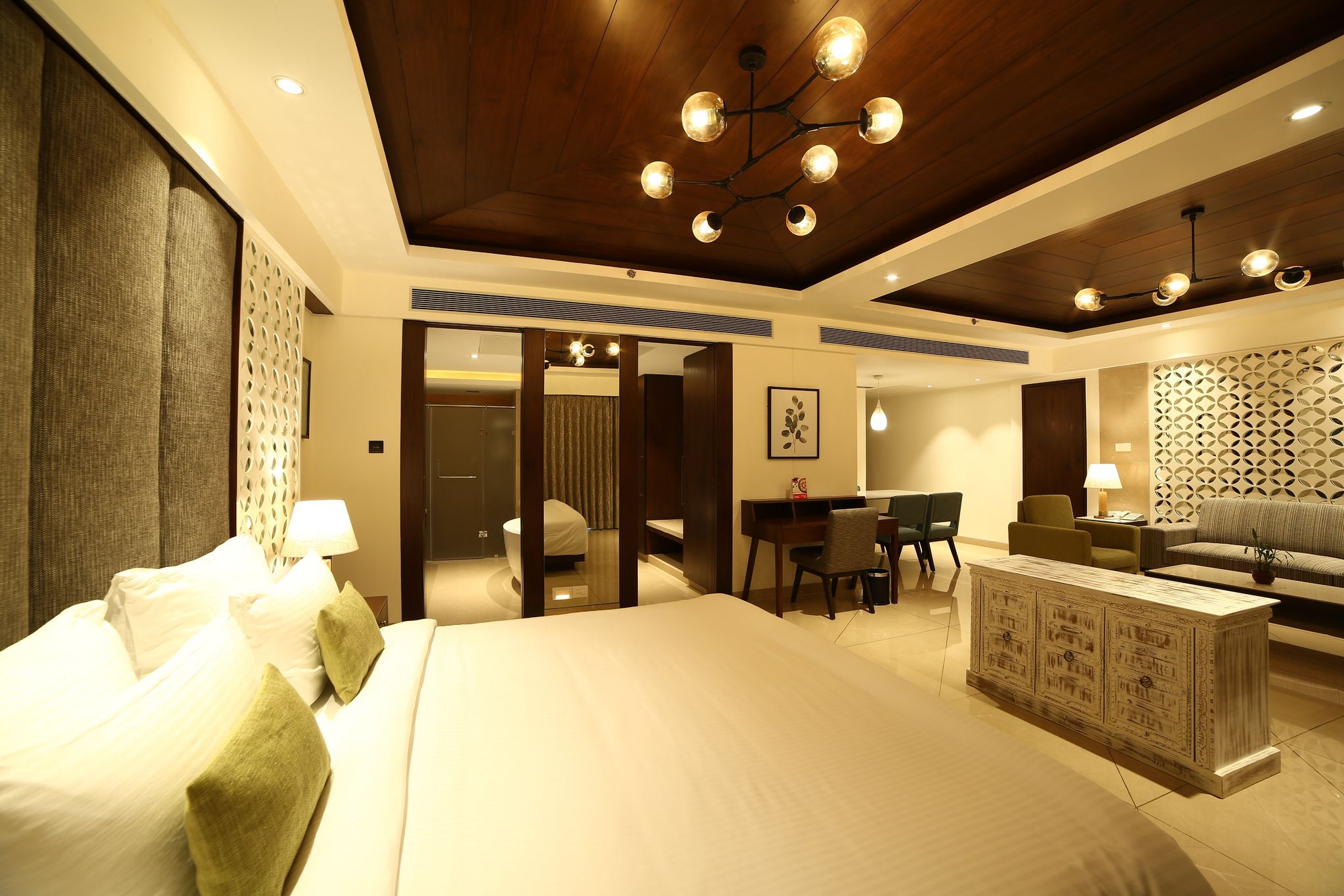 The Lagoona Resort Royal Suite Room