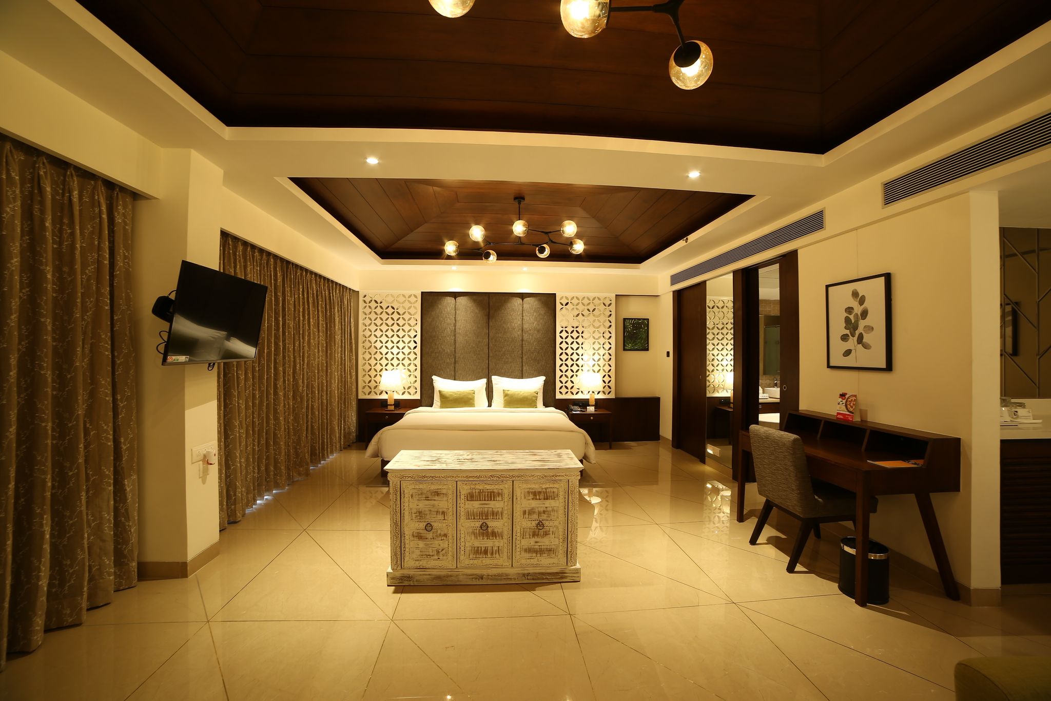 The Lagoona Resort Royal Suite Room 4