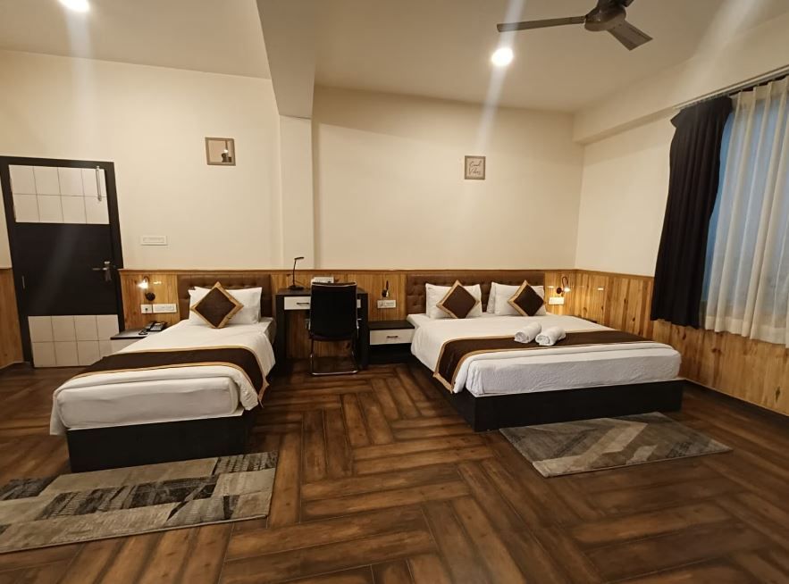 DELUXE ROOMS