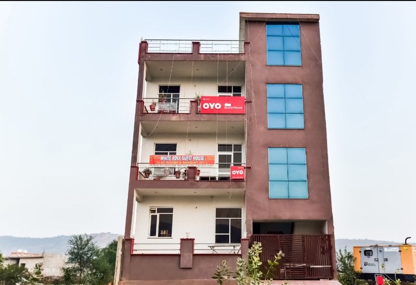 Hotel O White Rock Hotel