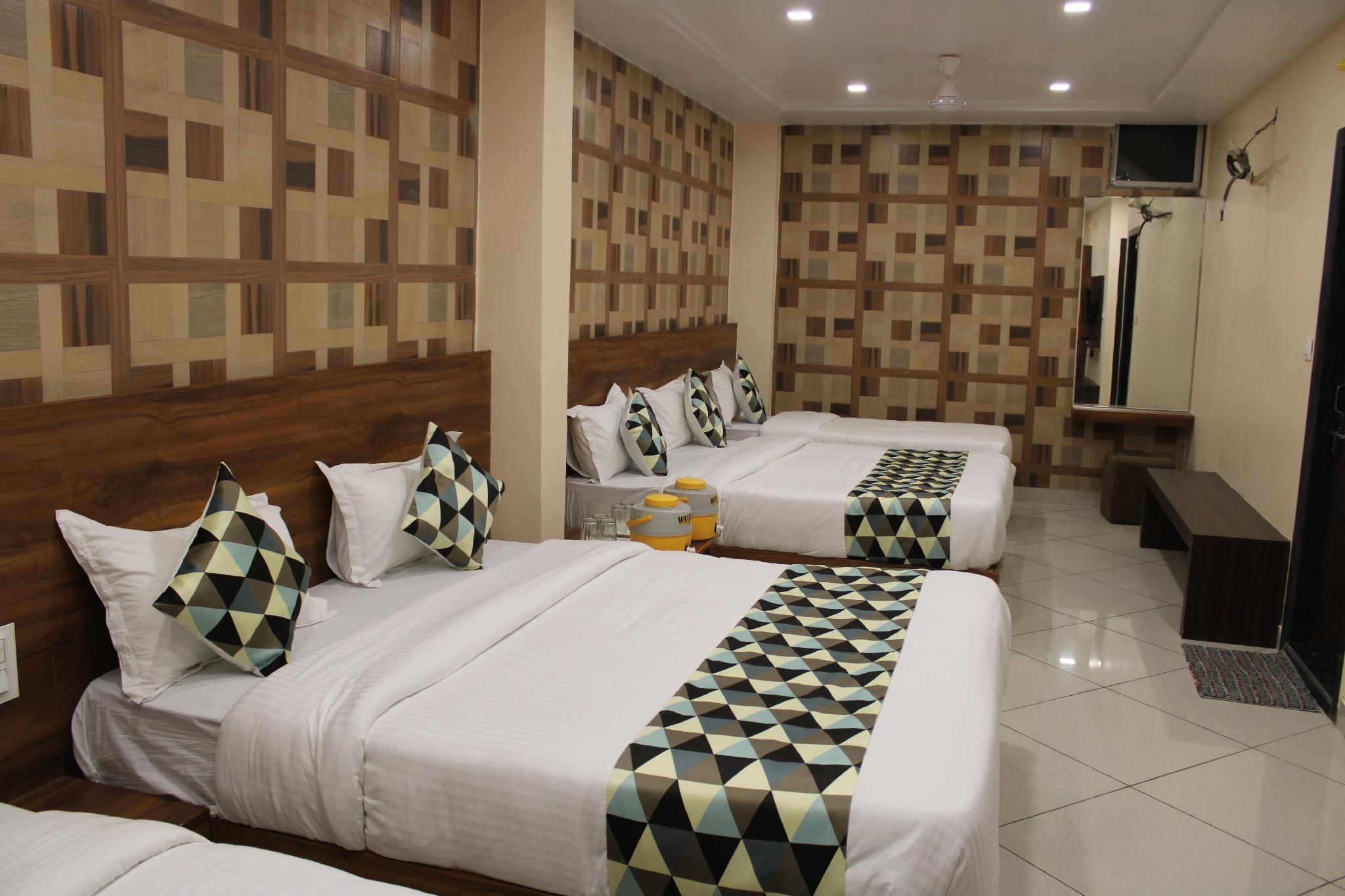 Family Room with Breakfast