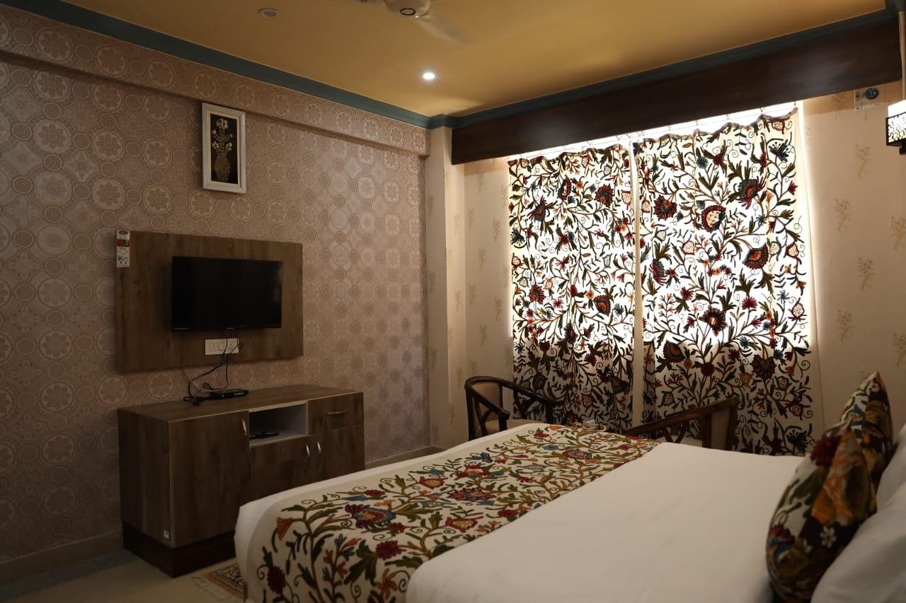 THE JAMAWAR Suite Room 2