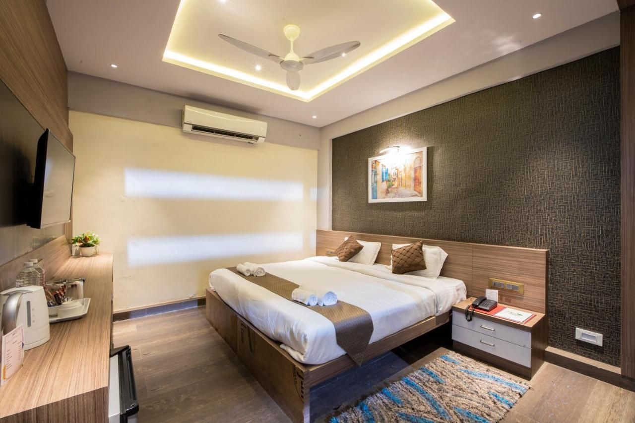 Area 37 Club Deluxe Room 3