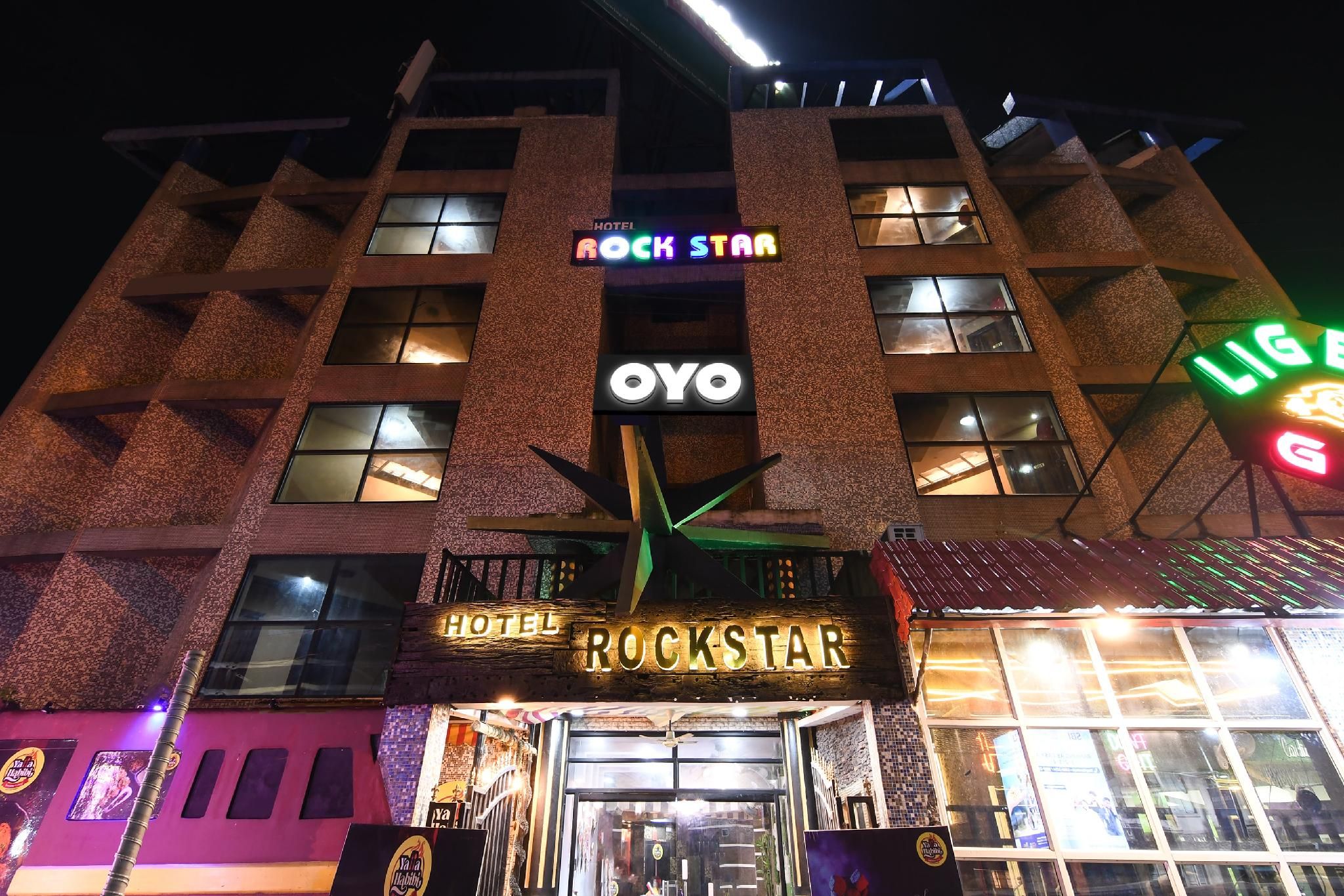 Townhouse 1277 Hotel Rockstar